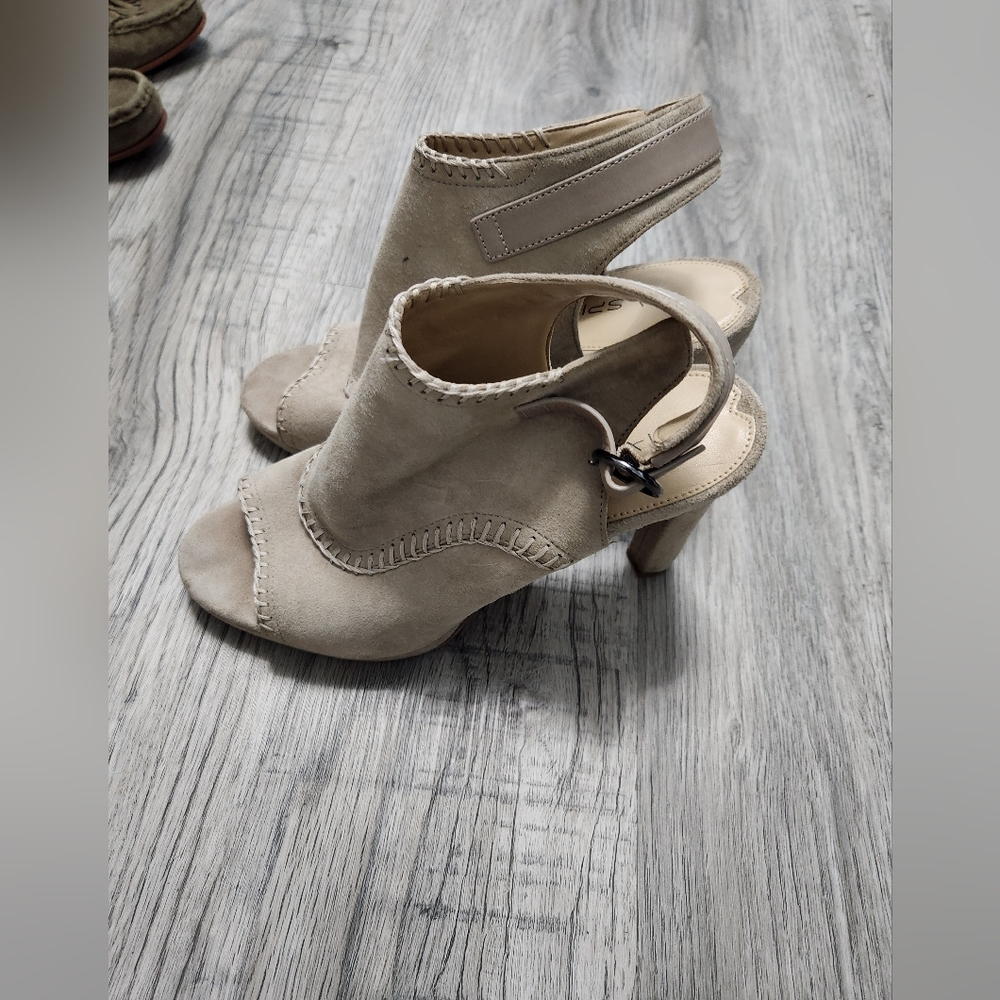 Via Spiga suede sling back peep toe heels